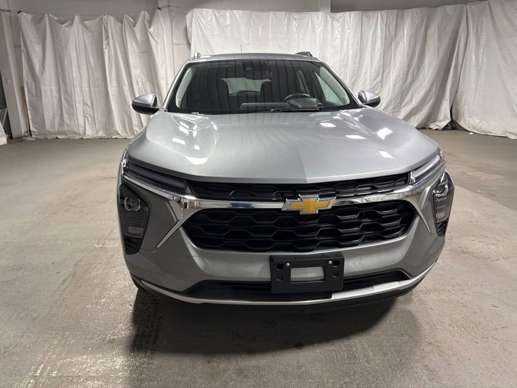 Used 2025 Chevrolet Trax LT w/ LT Convenience Package FWD image 28
