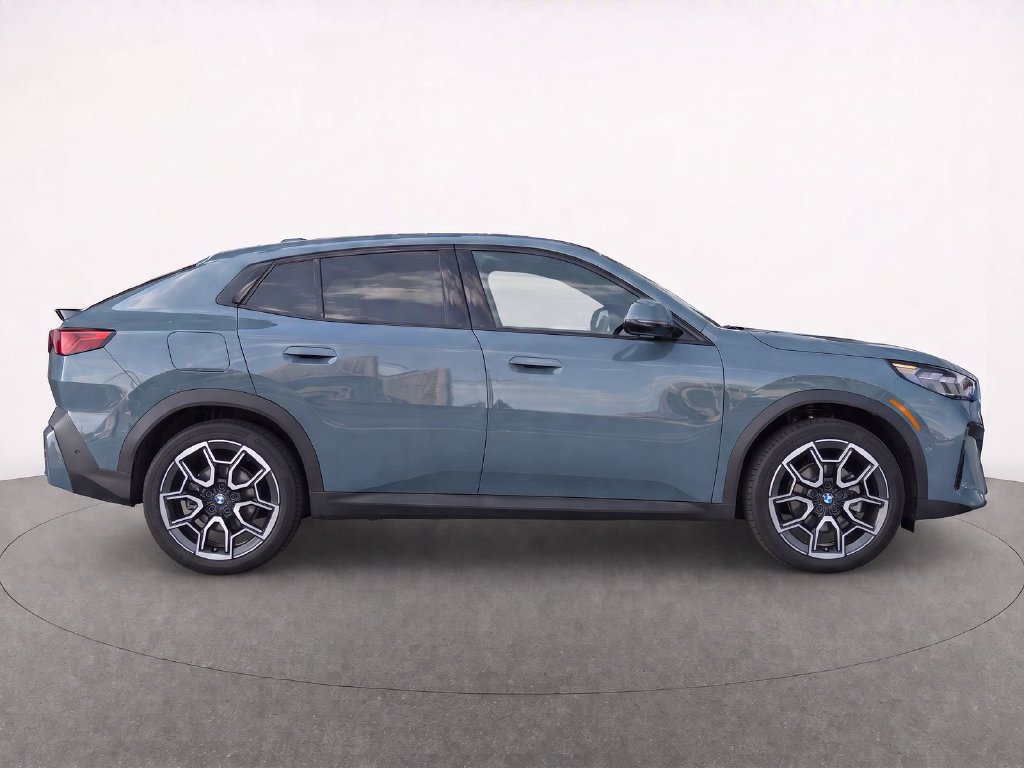Used 2026 BMW X2 xDrive28i AWD/4WD image 7