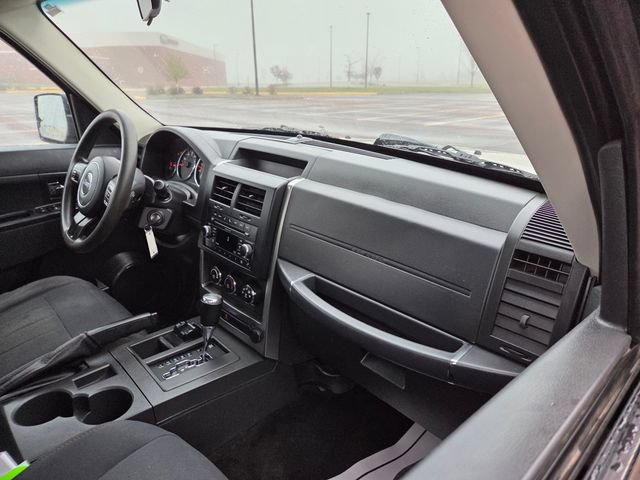 Used 2011 Jeep Liberty Sport AWD/4WD image 32