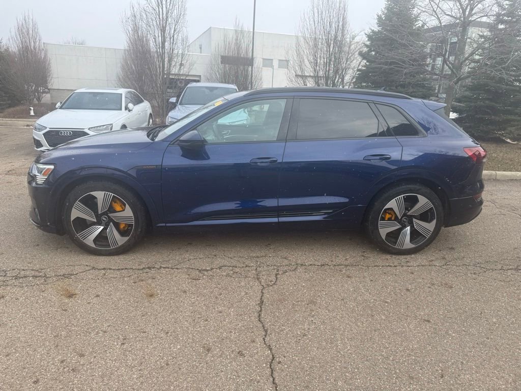 Used 2022 Audi e-tron Premium Plus image 4
