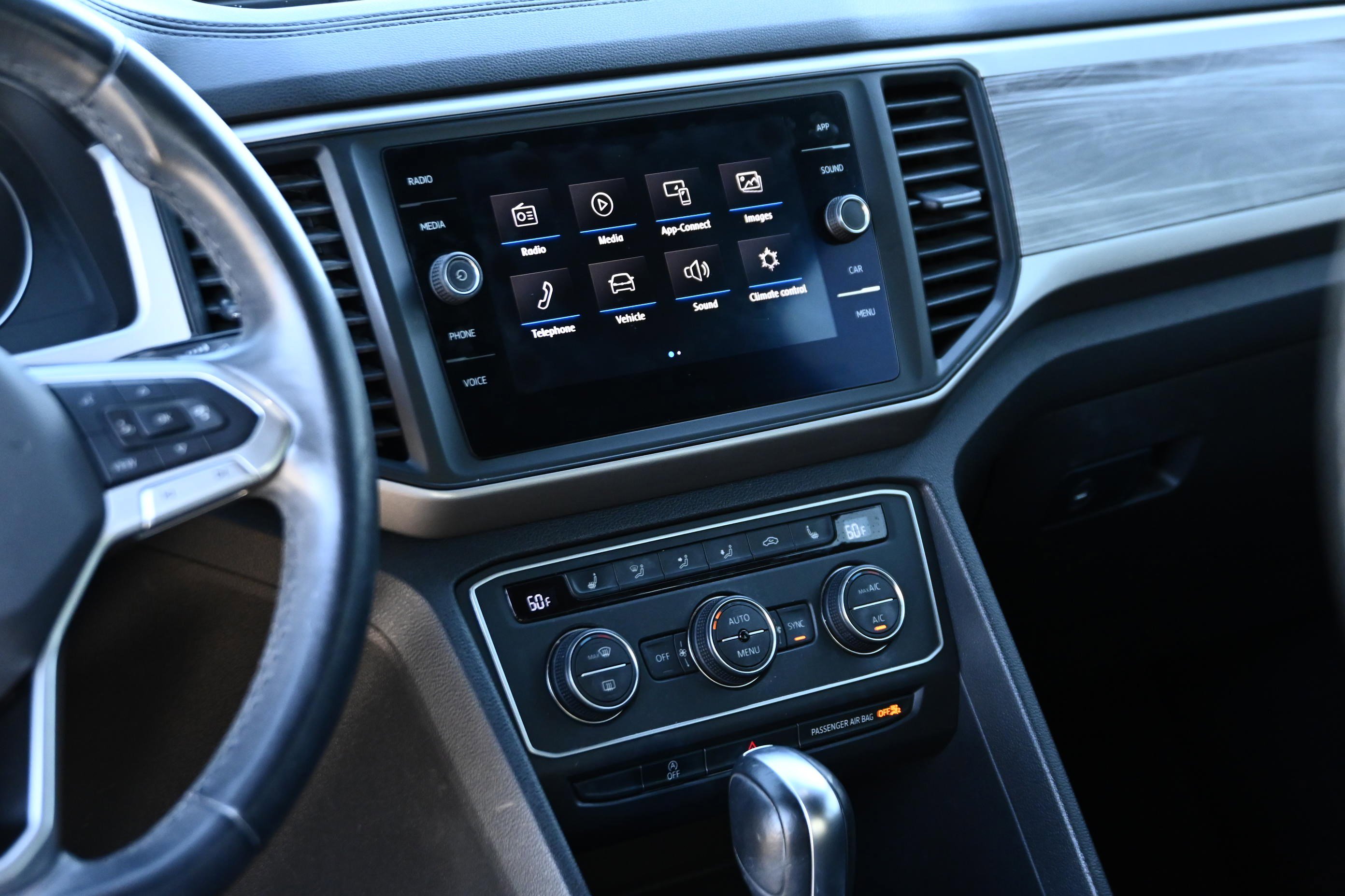 Used 2020 Volkswagen Atlas Cross Sport SE w/ Panoramic Sunroof Package image 20