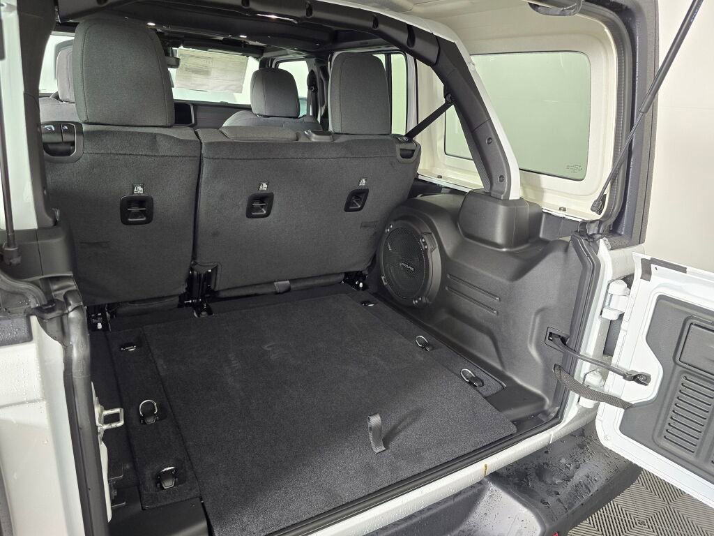 New 2026 Jeep Wrangler Unlimited Rubicon w/ Steel Bumper Group image 15