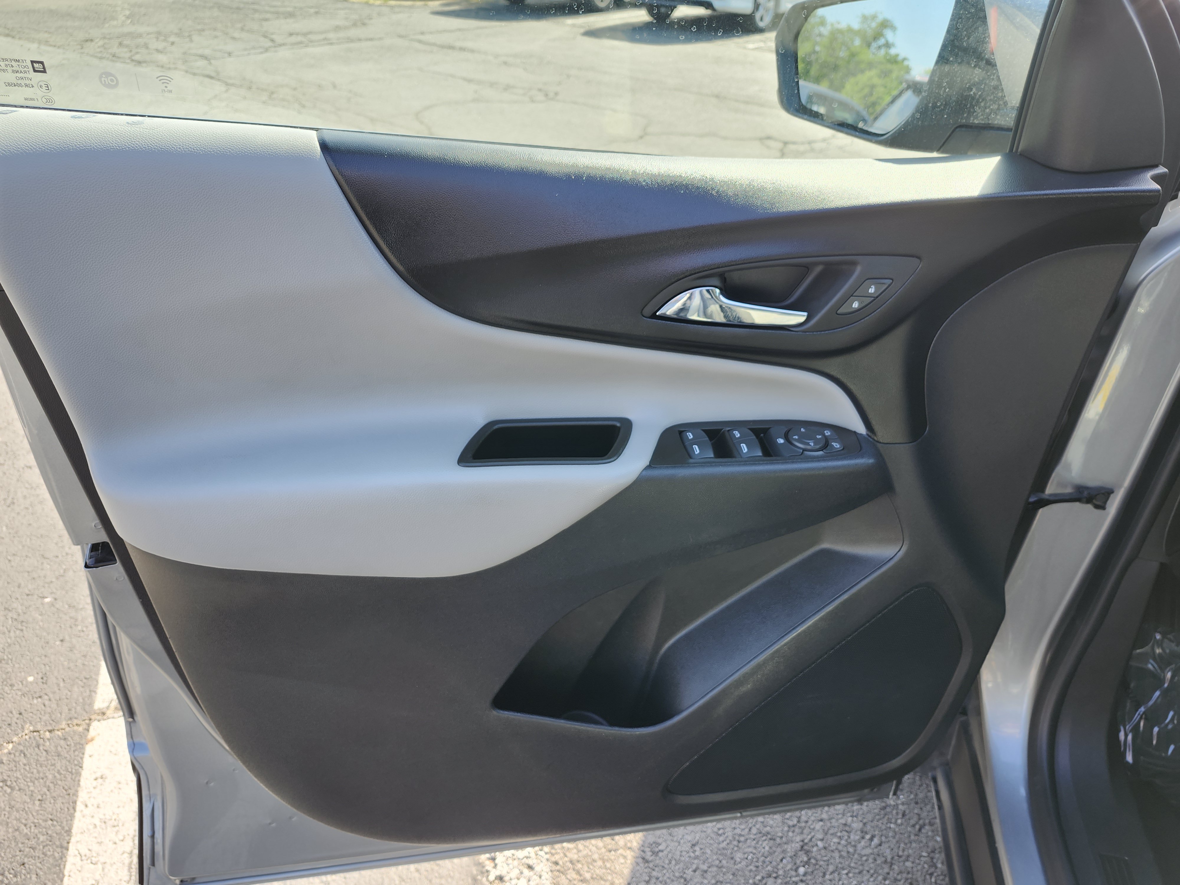 Used 2023 Chevrolet Equinox LT FWD image 24