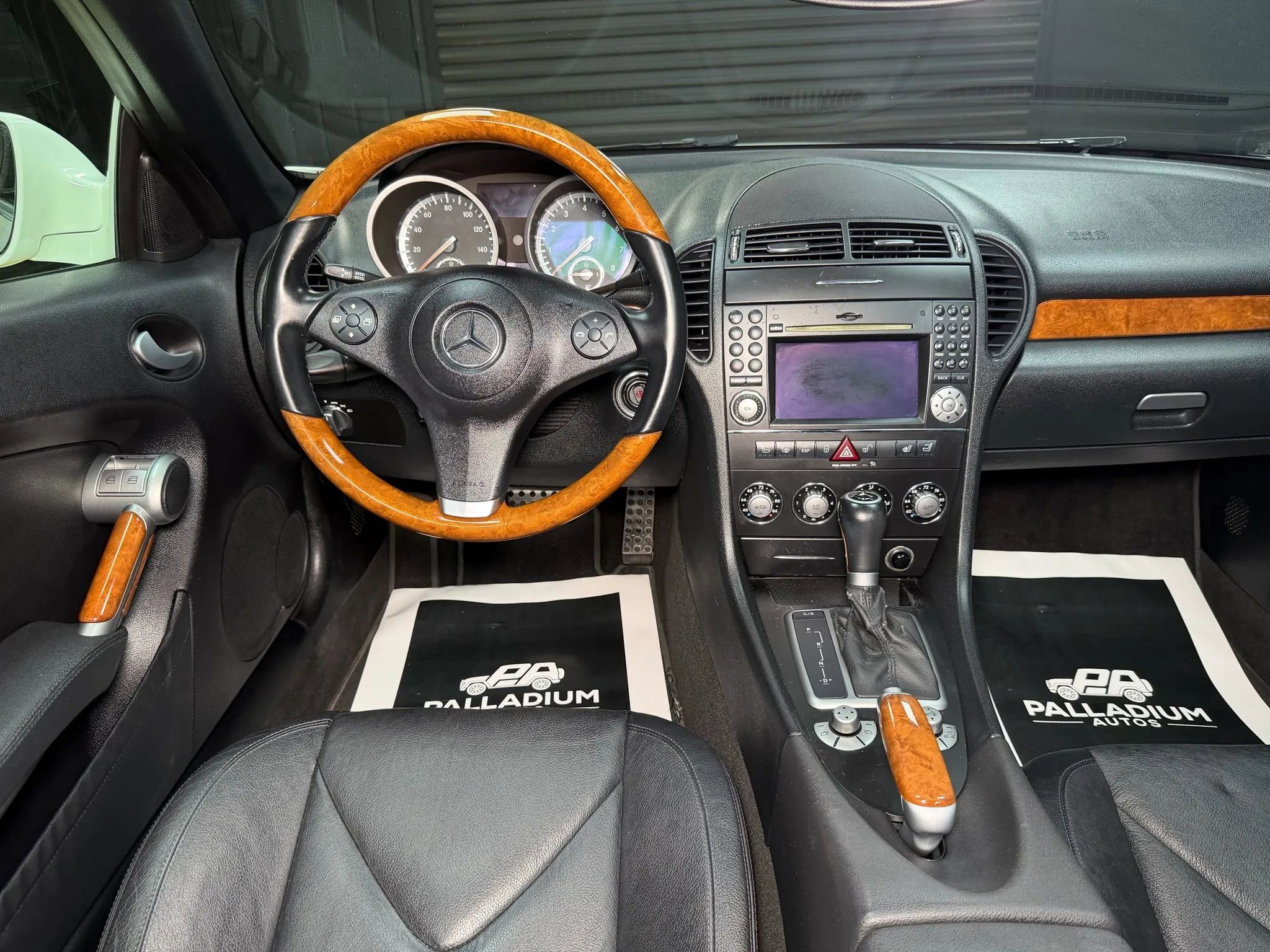 Used 2011 Mercedes-Benz SLK 300 image 19