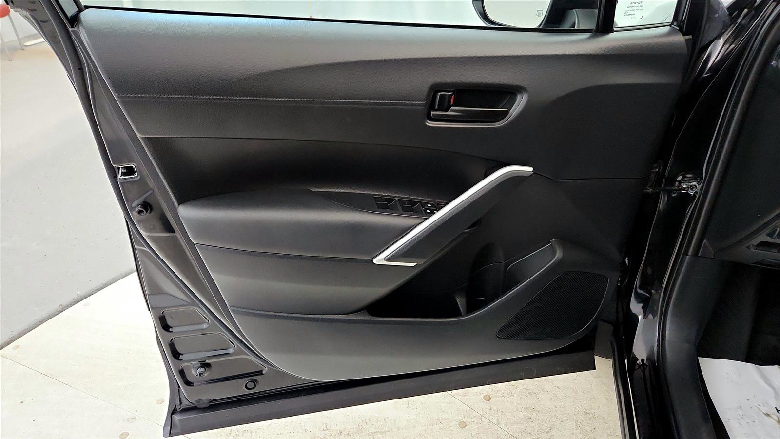 Used 2023 Toyota Corolla Cross LE w/ Moonroof Package image 22