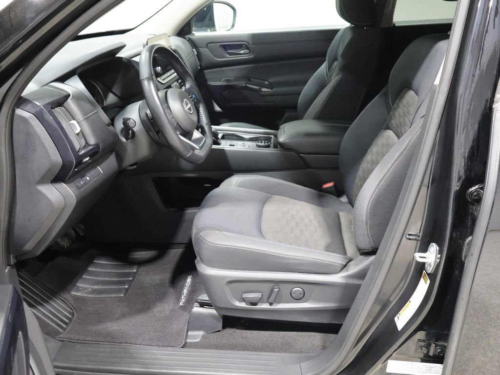 Used 2024 Nissan Pathfinder S AWD/4WD image 11