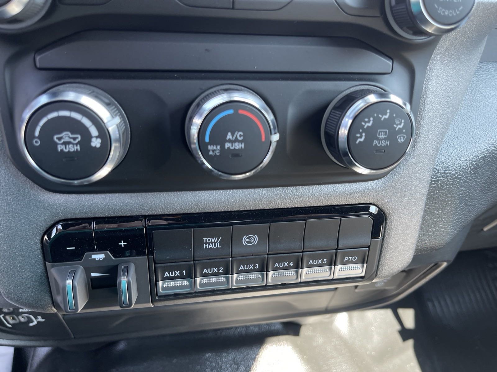 New 2024 RAM 3500 Tradesman w/ Chrome Appearance Group image 20