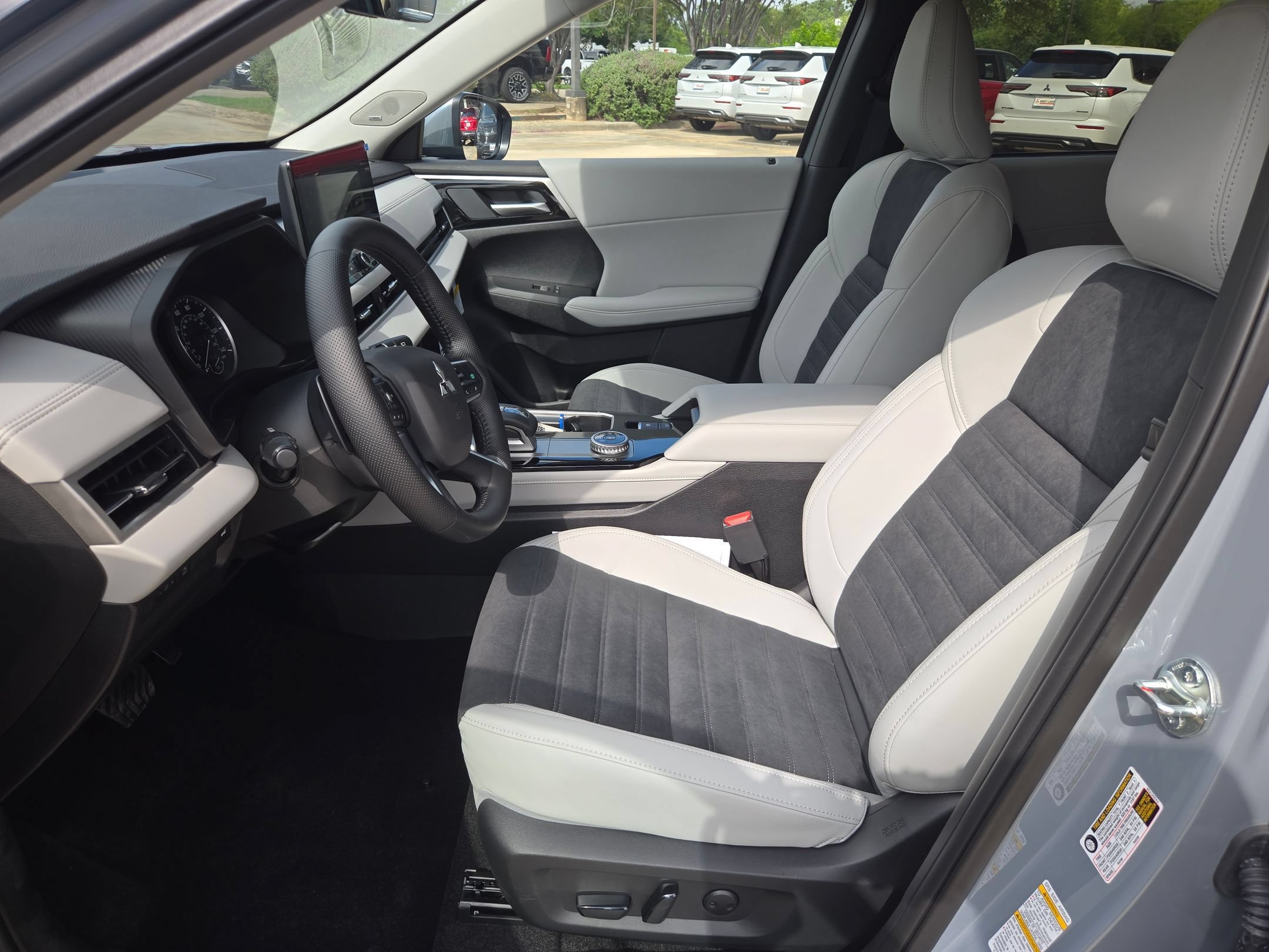 New 2026 Mitsubishi Outlander SE FWD image 8