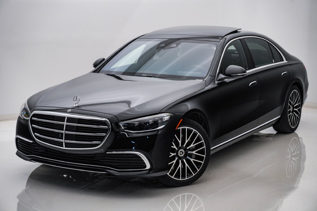 Used 2025 Mercedes-Benz S 580 4MATIC Sedan image 3