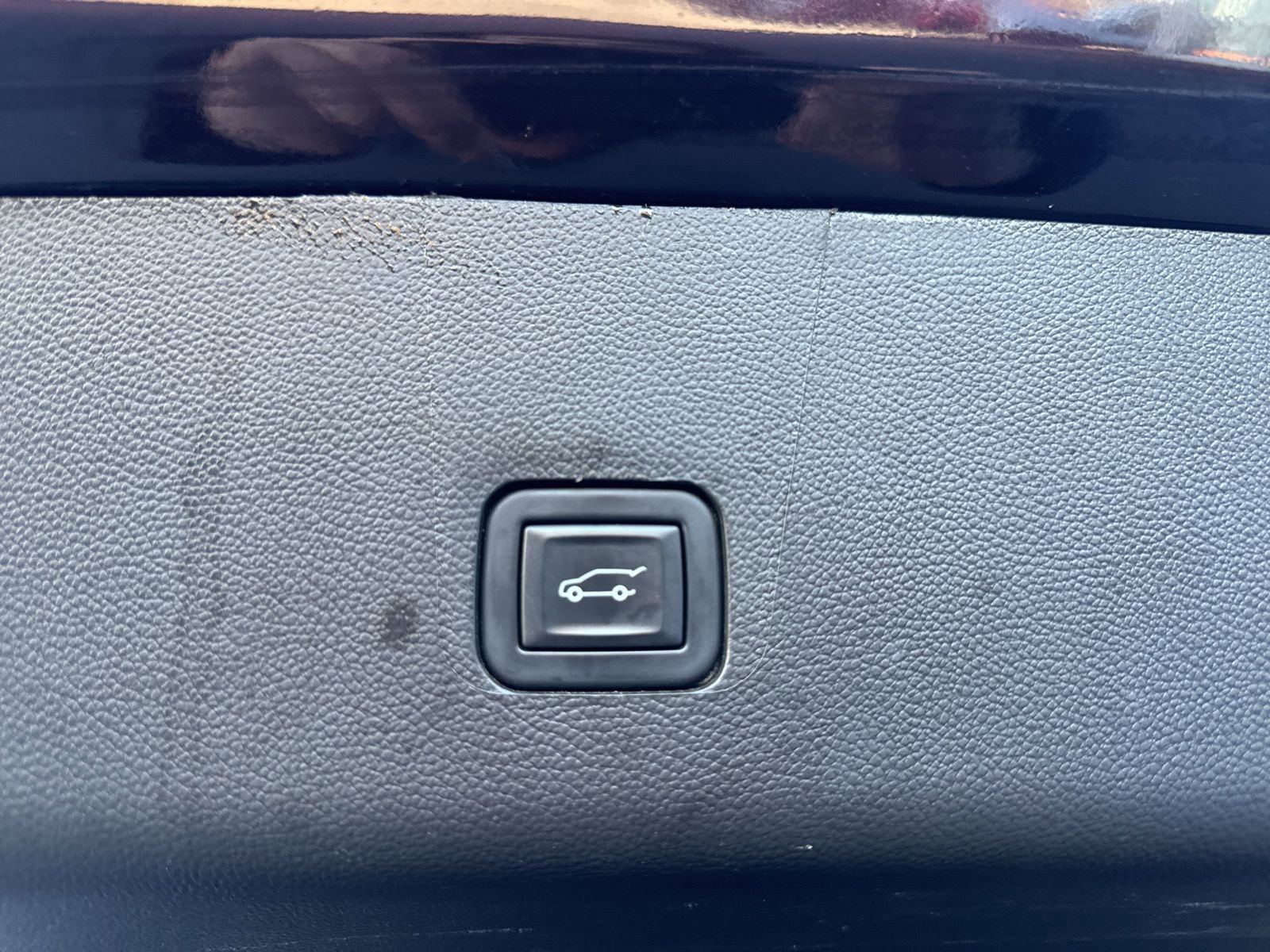 Used 2023 Chevrolet Traverse LT w/ Rear Camera Mirror Package image 15