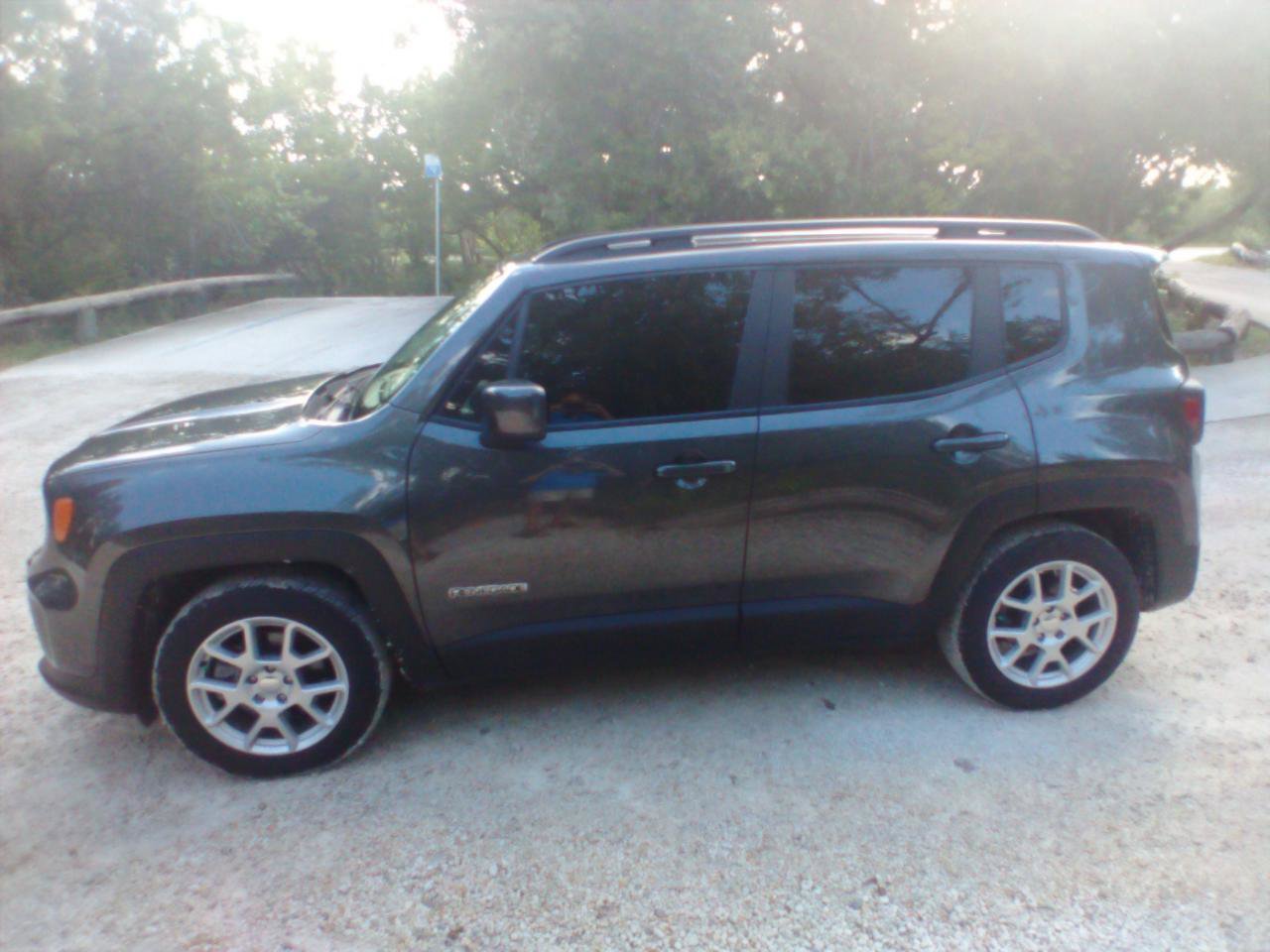 Used 2020 Jeep Renegade Latitude image 2