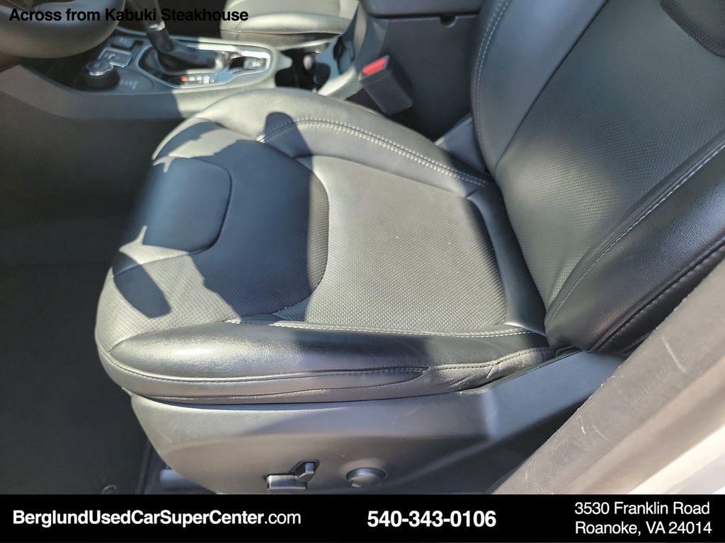 Used 2023 Jeep Cherokee Altitude Lux image 24