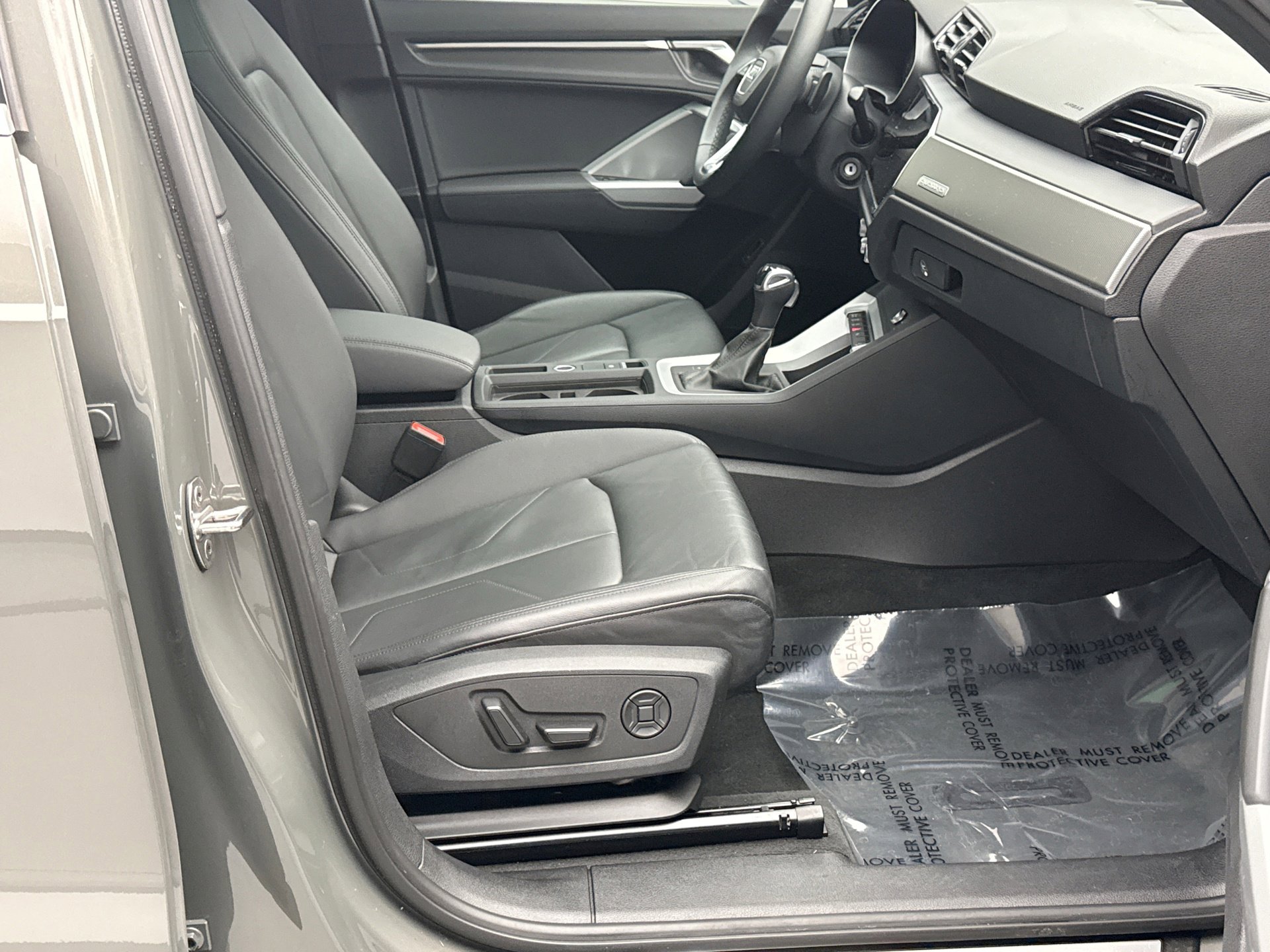 Used 2025 Audi Q3 2.0T Premium image 16