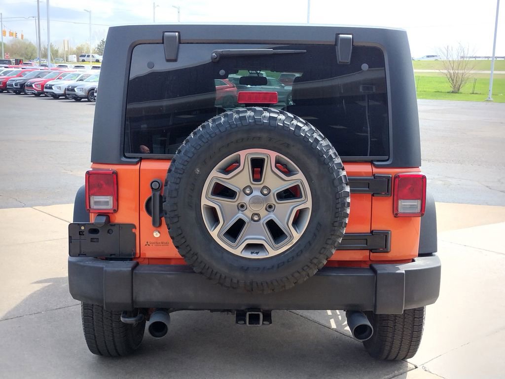 Used 2015 Jeep Wrangler Unlimited Rubicon w/ Connectivity Group AWD/4WD image 6