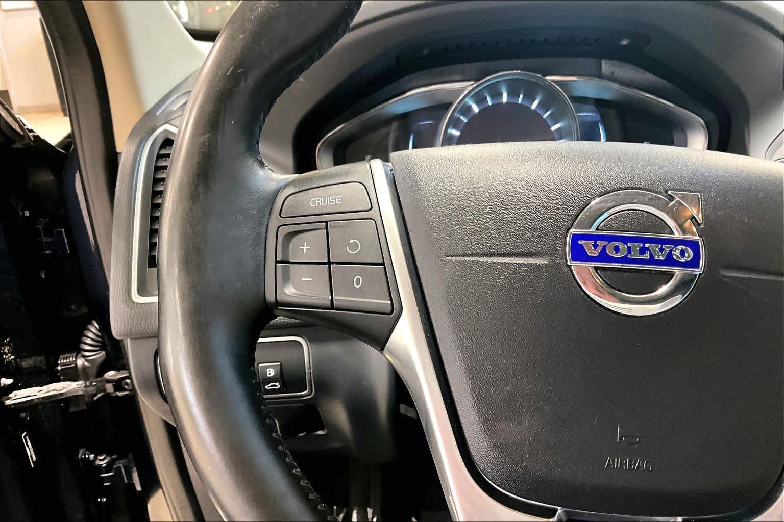 Used 2016 Volvo XC60 T6 w/ Climate Package AWD/4WD image 23