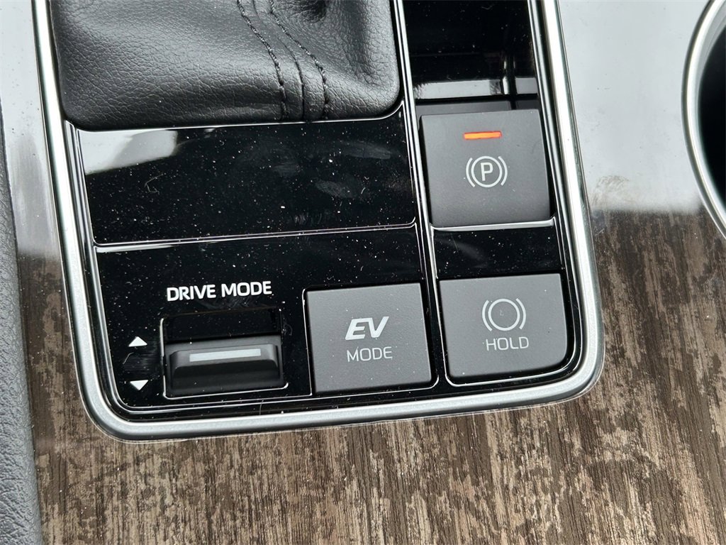 Used 2026 Toyota Sienna Limited image 35