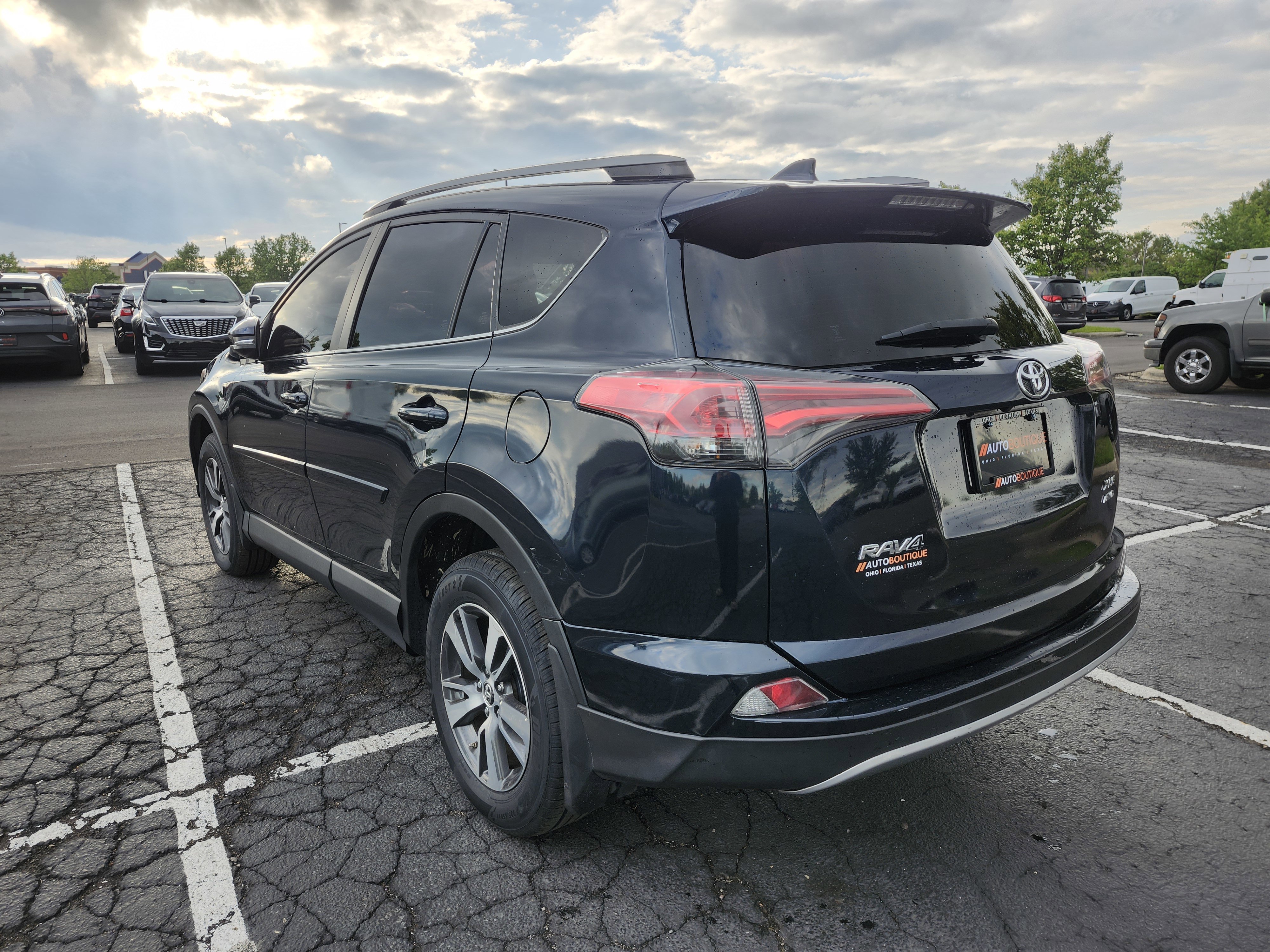 Used 2018 Toyota RAV4 XLE w/ Plus Extra Value Package AWD/4WD image 13