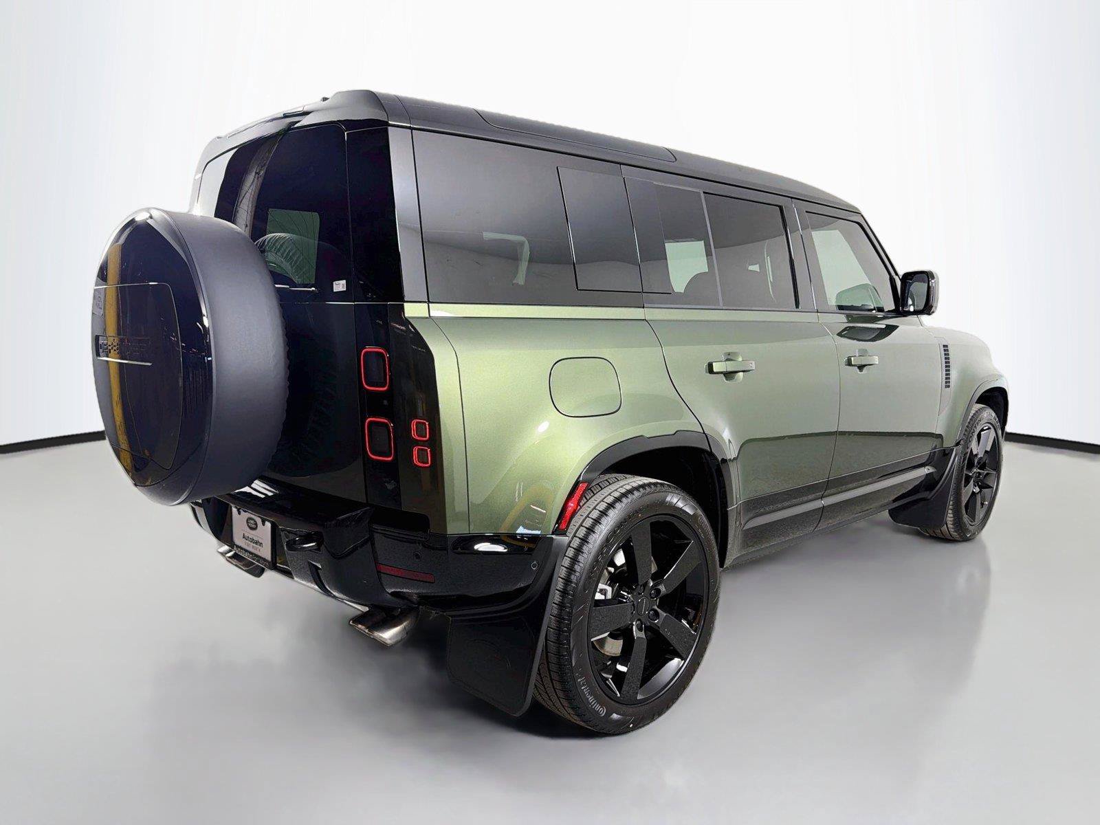 New 2026 Land Rover Defender 110 X-Dynamic SE AWD/4WD image 5