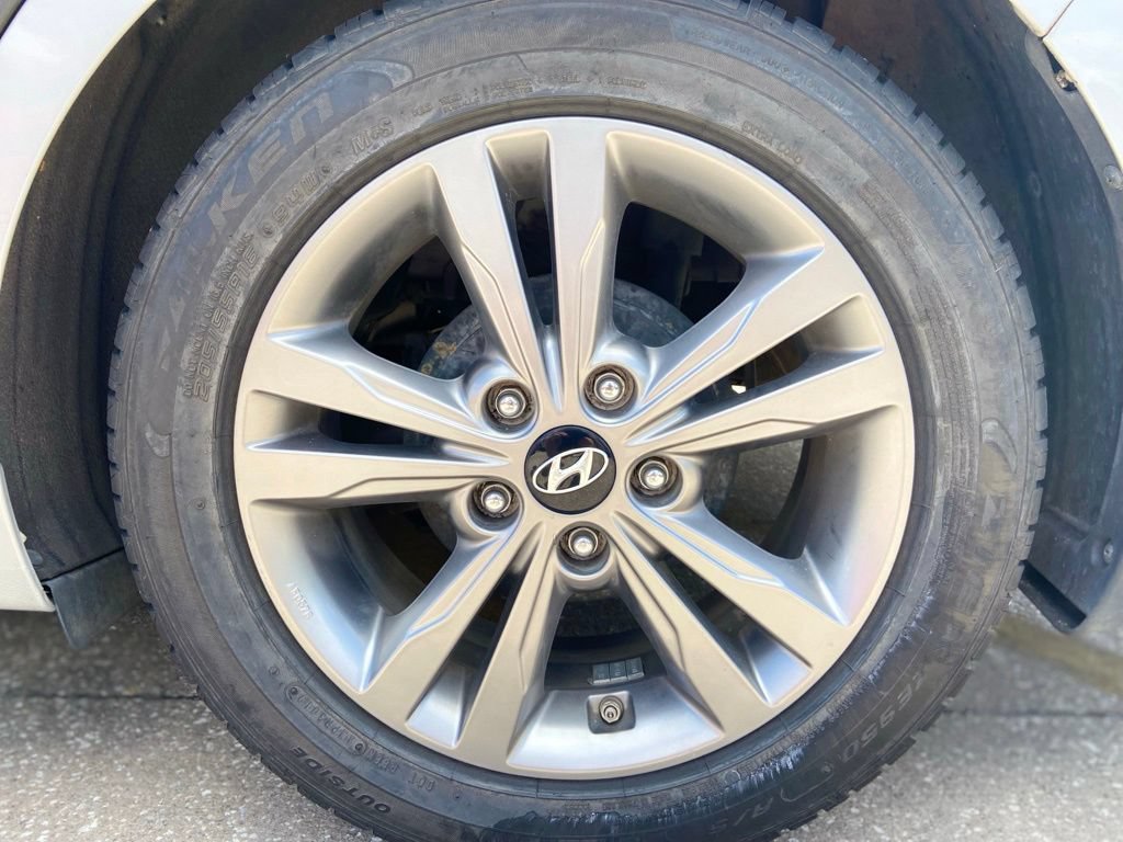 Used 2012 Hyundai Sonata Limited w/ Navigation Pkg FWD image 11