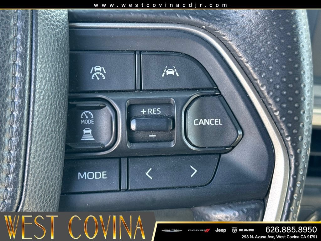 Used 2025 Toyota 4Runner SR5 AWD/4WD image 28