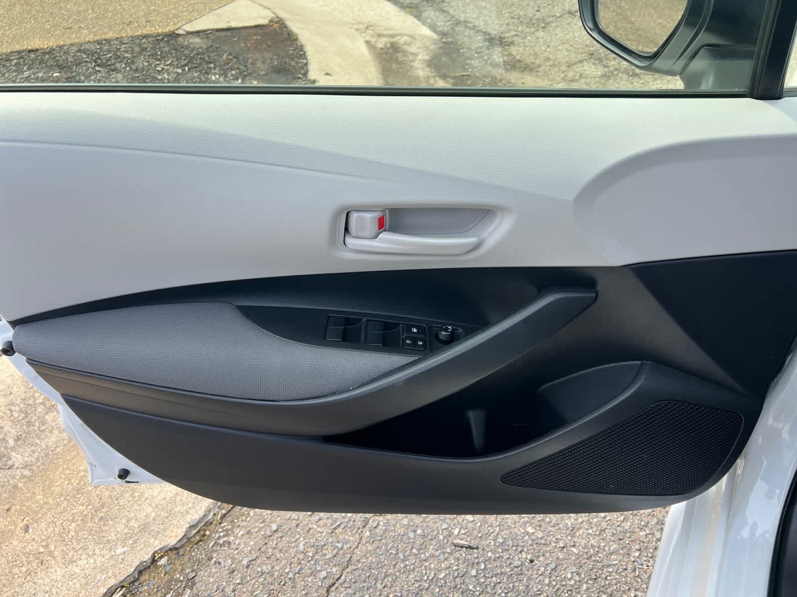 Used 2023 Toyota Corolla LE w/ Carpet Mat Package (TMS) FWD image 17