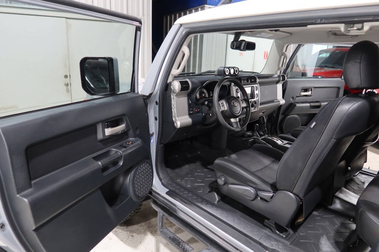 Used 2014 Toyota FJ Cruiser 4WD w/ Convenience Package image 19