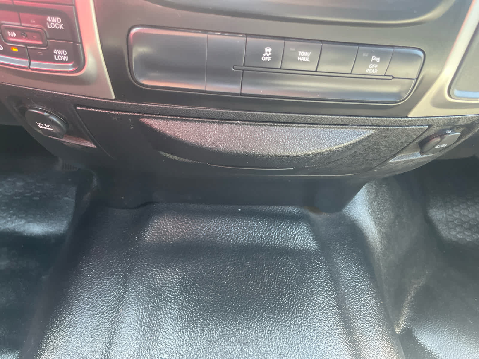 Used 2019 RAM 1500 Classic SLT w/ Protection Group AWD/4WD image 38
