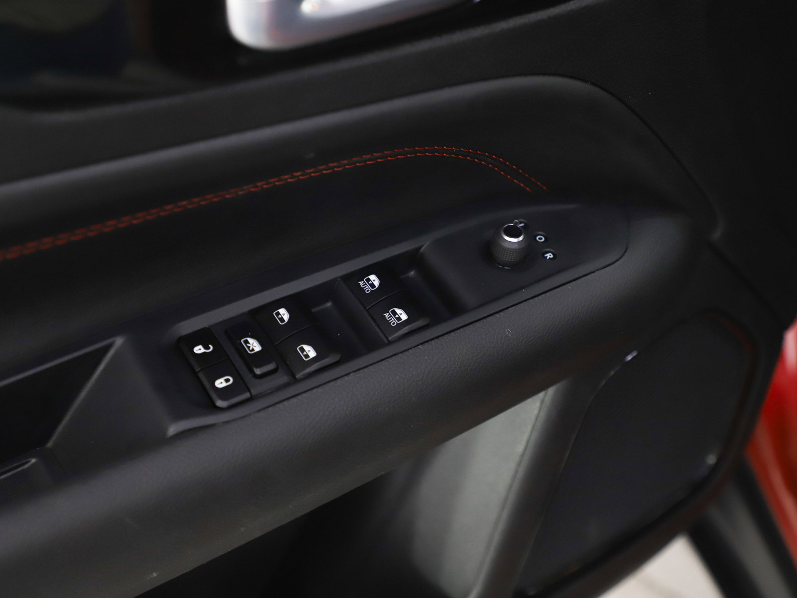 Used 2025 Jeep Compass Trailhawk image 19