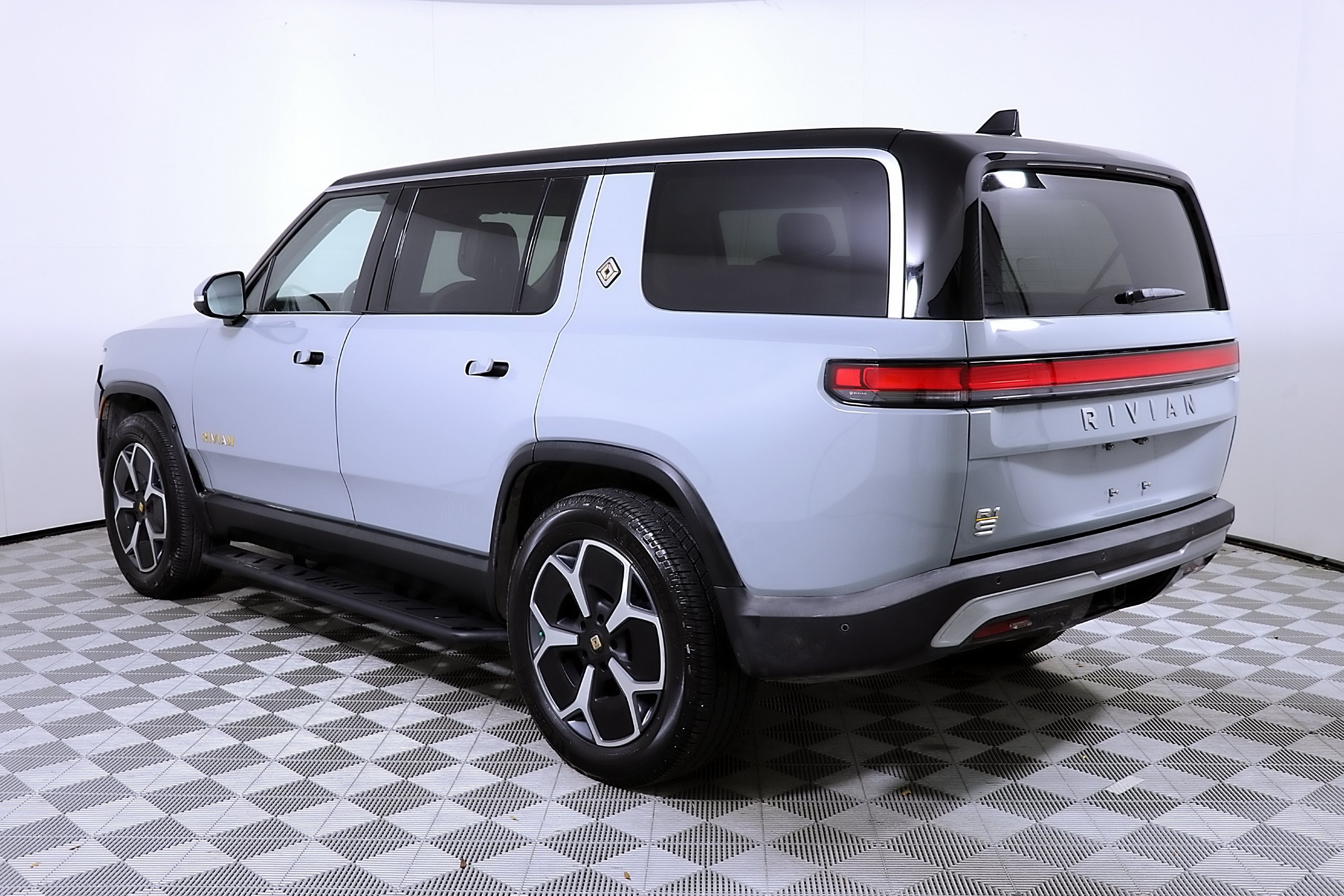 Used 2023 Rivian R1S Adventure Quad AWD/4WD image 9
