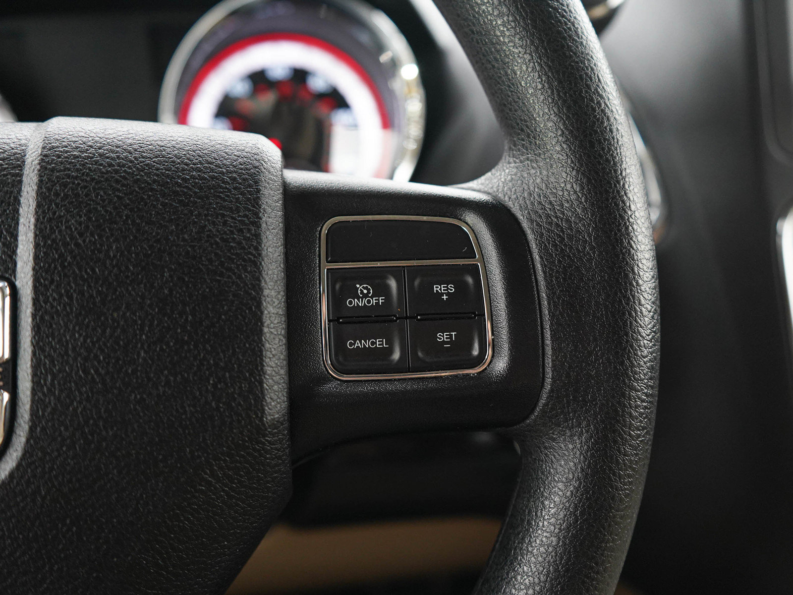 Used 2015 Dodge Grand Caravan SXT FWD image 29