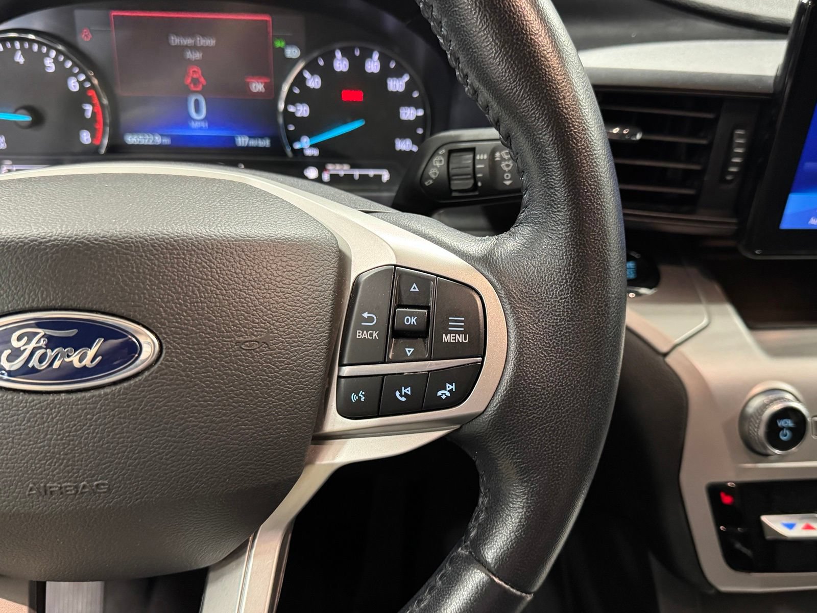 Used 2022 Ford Explorer XLT AWD/4WD image 22