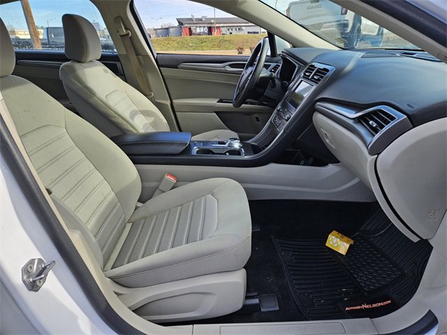 Used 2020 Ford Fusion SE image 16