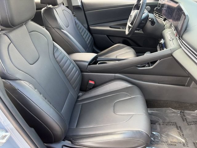 Used 2023 Hyundai Elantra Limited w/ Preferred Accessory Package FWD image 11