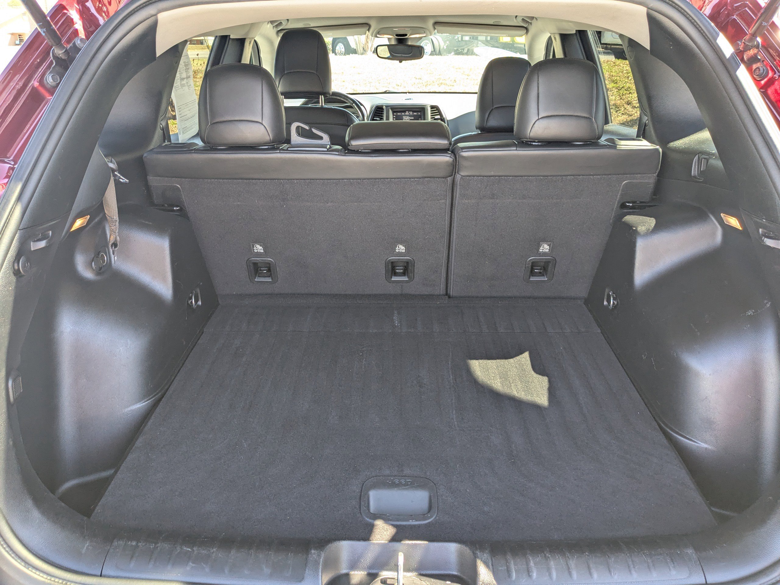 Used 2021 Jeep Cherokee Latitude Plus image 12