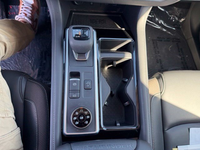 Used 2024 Nissan Pathfinder SL AWD/4WD image 24