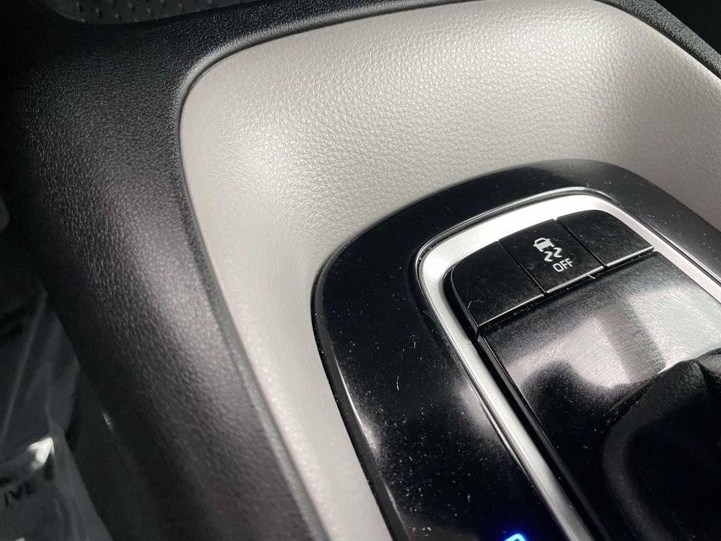 Used 2025 Toyota Corolla LE image 40