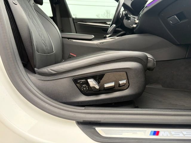 Used 2022 BMW M550i xDrive w/ Executive Package image 18