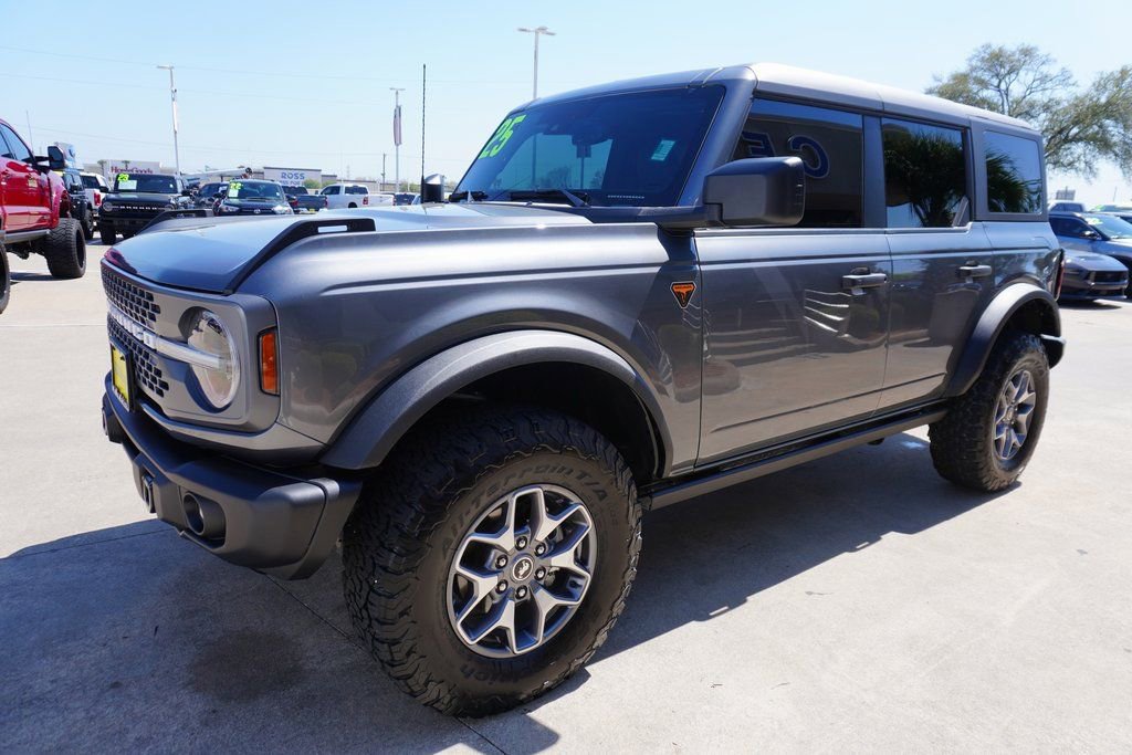 Certified 2025 Ford Bronco Badlands AWD/4WD image 3