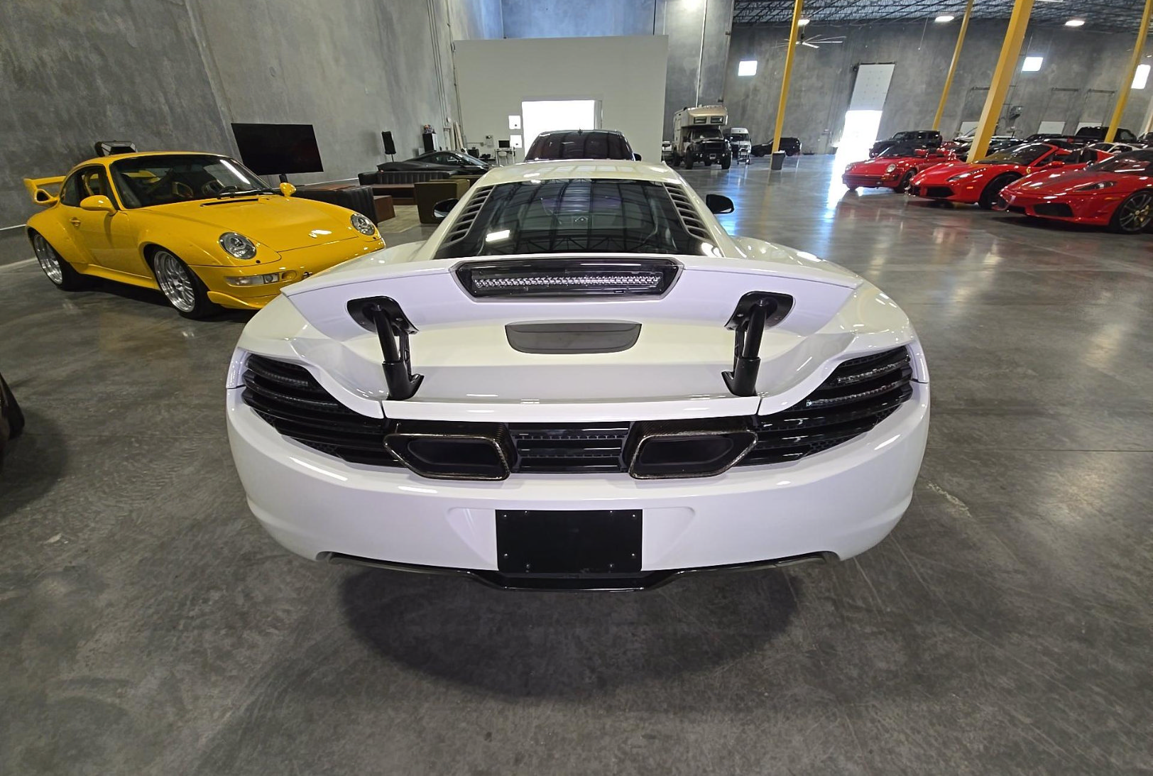 Used 2012 McLaren MP4-12C Coupe RWD image 5