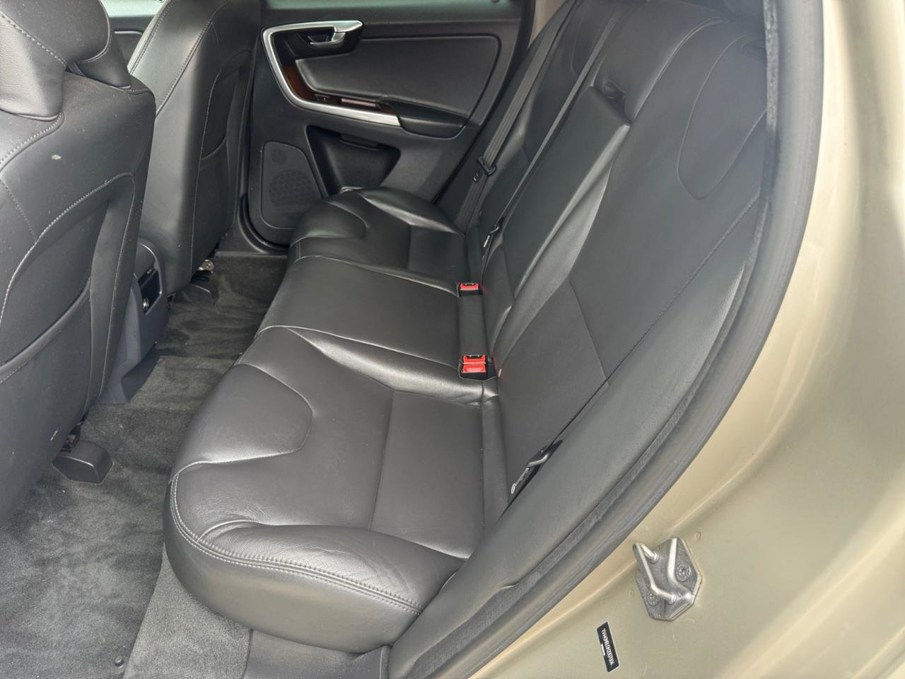 Used 2017 Volvo XC60 T5 Inscription image 6