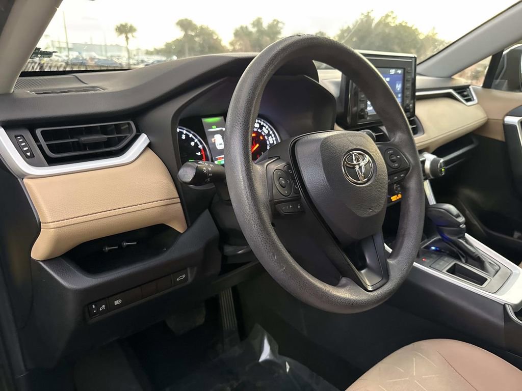 Used 2022 Toyota RAV4 XLE image 24