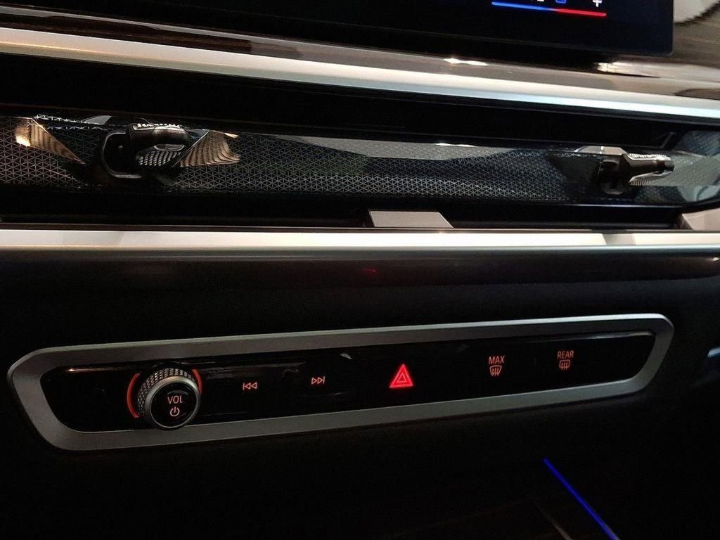 Certified 2025 BMW X7 xDrive40i image 18