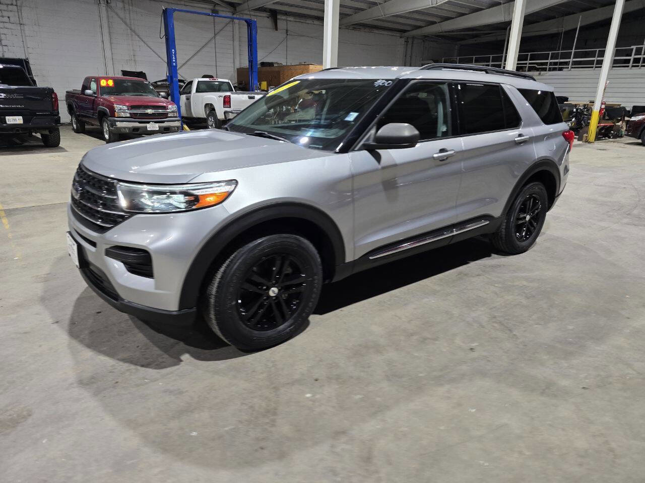 Used 2020 Ford Explorer XLT w/ Comfort Package image 2