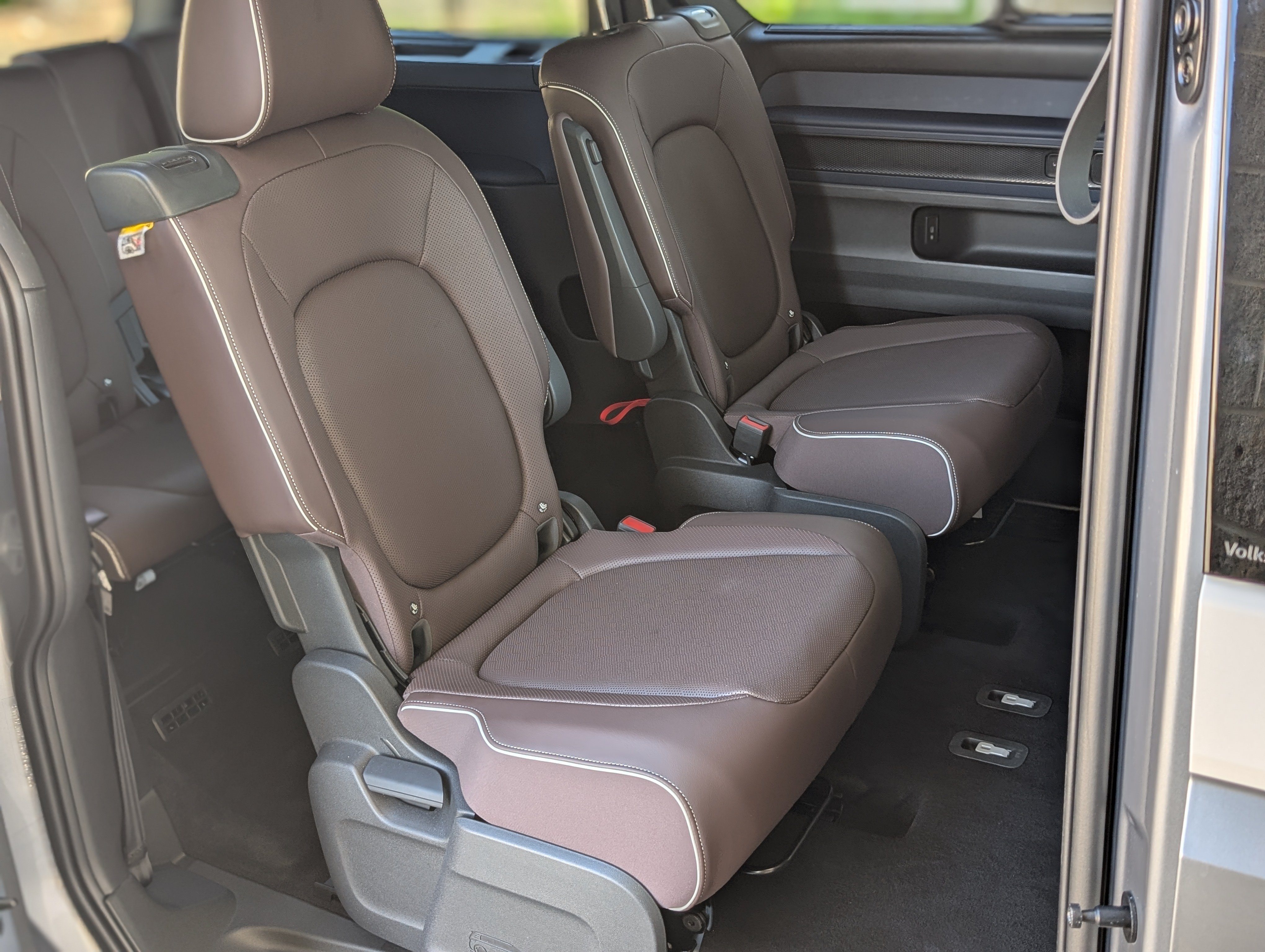 Used 2025 Volkswagen ID. Buzz Pro S Plus RWD image 22