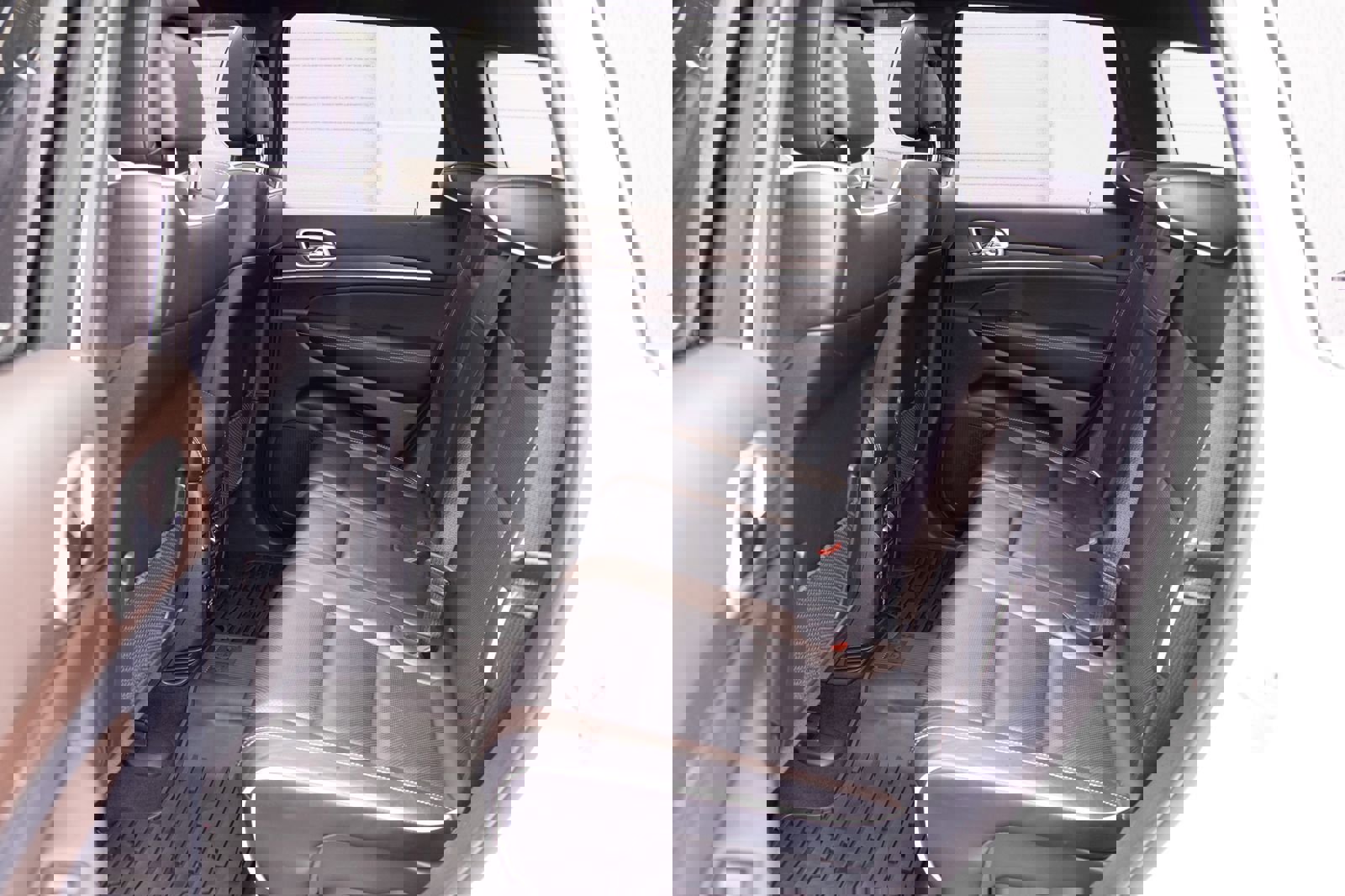 Used 2014 Jeep Grand Cherokee Overland w/ Mopar Chrome Edition Group image 19