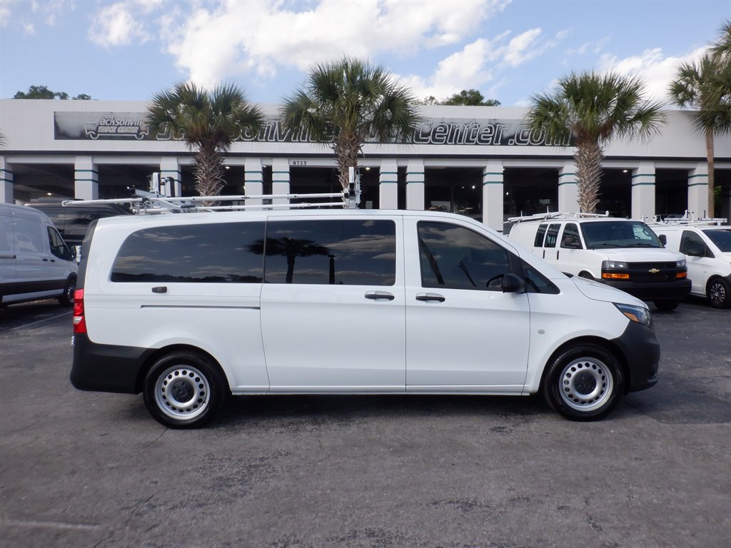 Used 2023 Mercedes-Benz Metris image 1