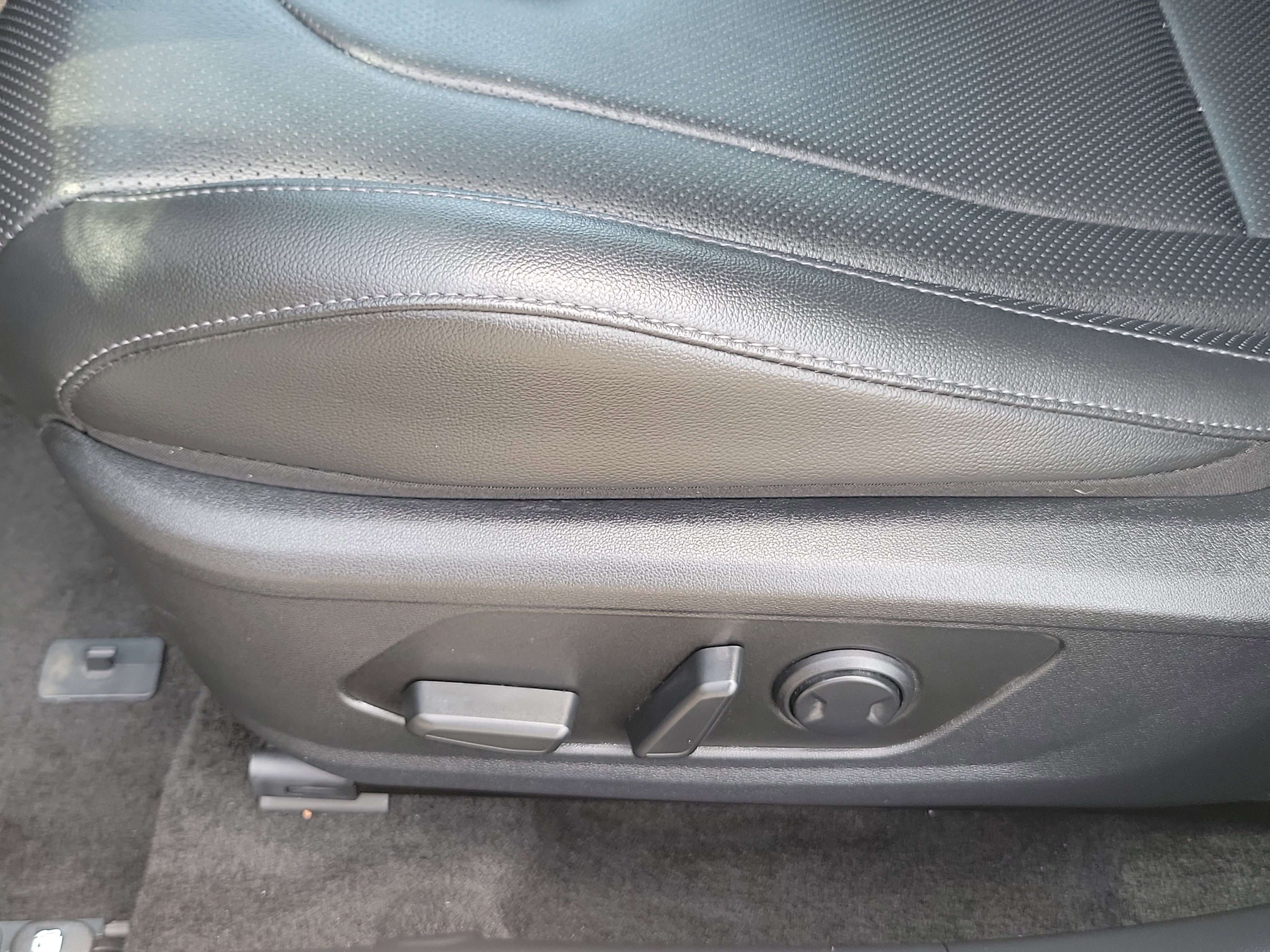 Certified 2025 Hyundai Elantra Limited image 18