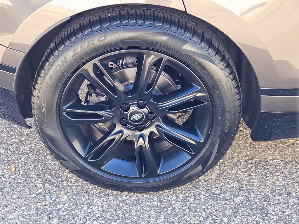 Used 2023 Land Rover Range Rover Velar R-Dynamic S image 9