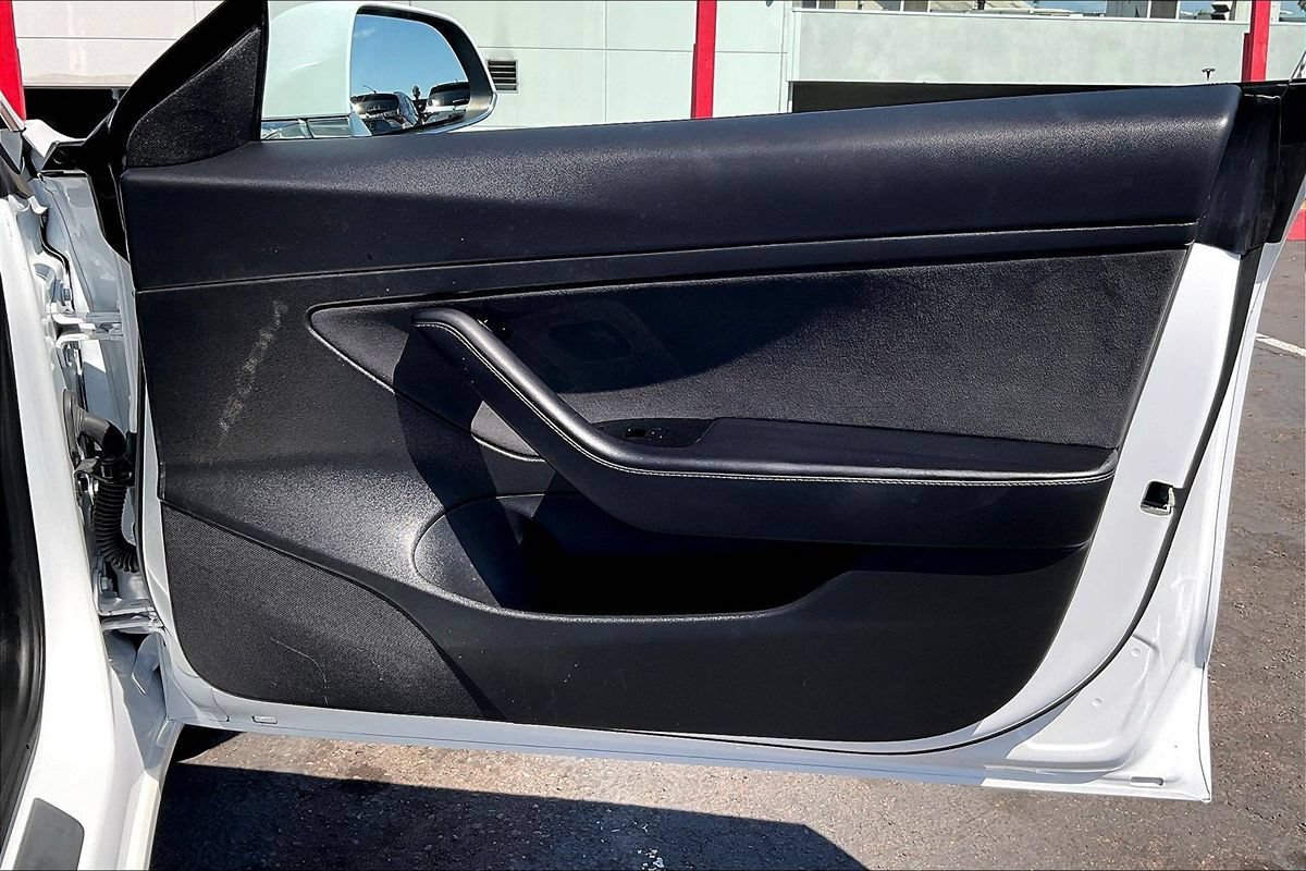 Used 2020 Tesla Model 3 Standard Range Plus RWD image 9