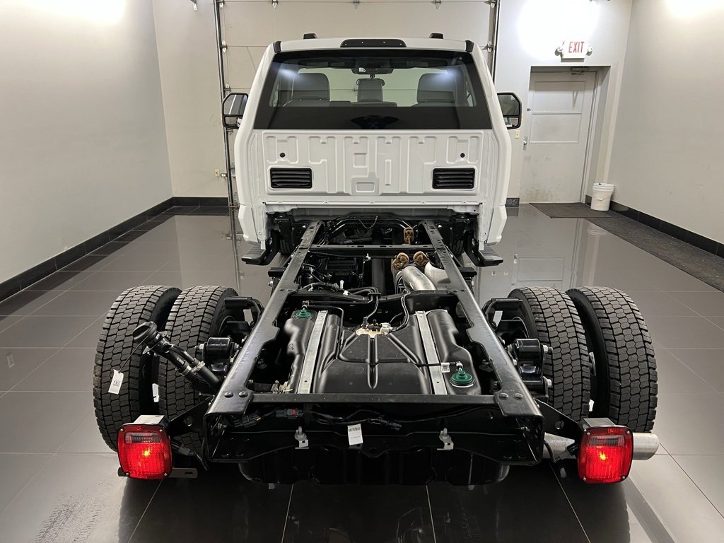 New 2025 Ford F550 4x4 Regular Cab Super Duty image 5